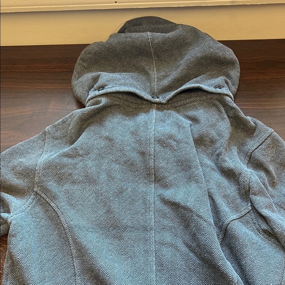 Ezekiel Light/Mid Weight Gray Chevron Pattern Hooded Jacket - Picture 3 of 4